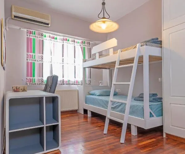 Anna's Brilliant In فيلة