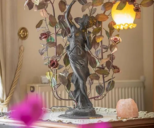 Anna's Brilliant In * Ialysos (Rhodes)