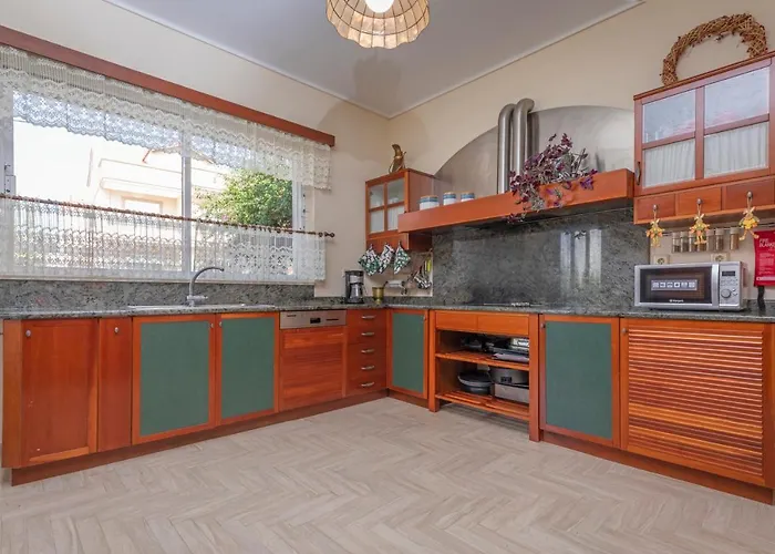 Anna's Brilliant In فيلة إياليسوس