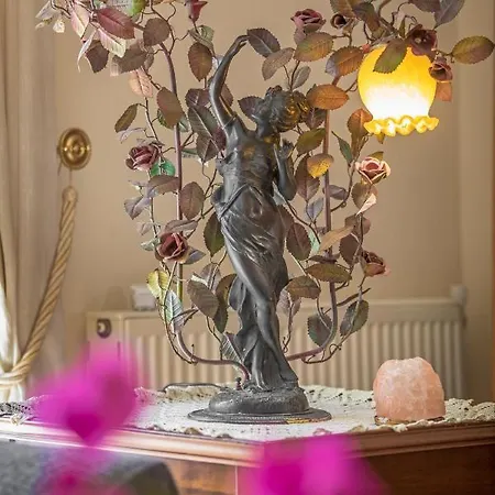 Anna's Brilliant In * Ialysos (Rhodes)