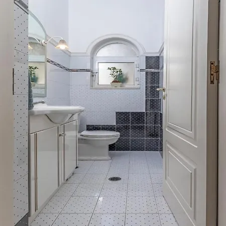 Anna's Brilliant In *