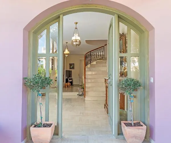 Anna's Brilliant In *